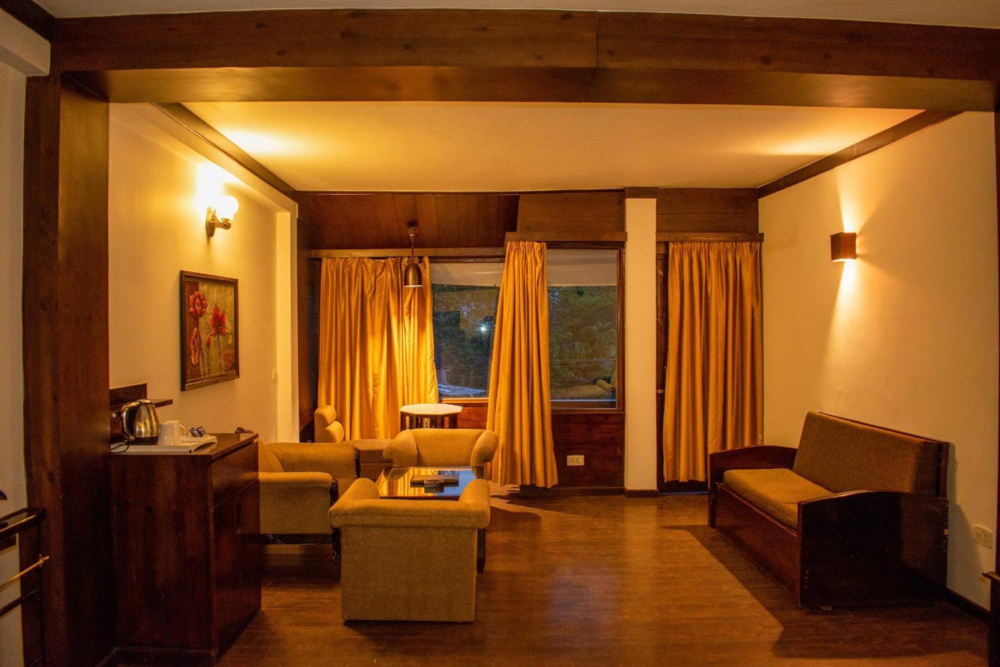 The Whispering Inn Resort And Bar Manāli Dış mekan fotoğraf