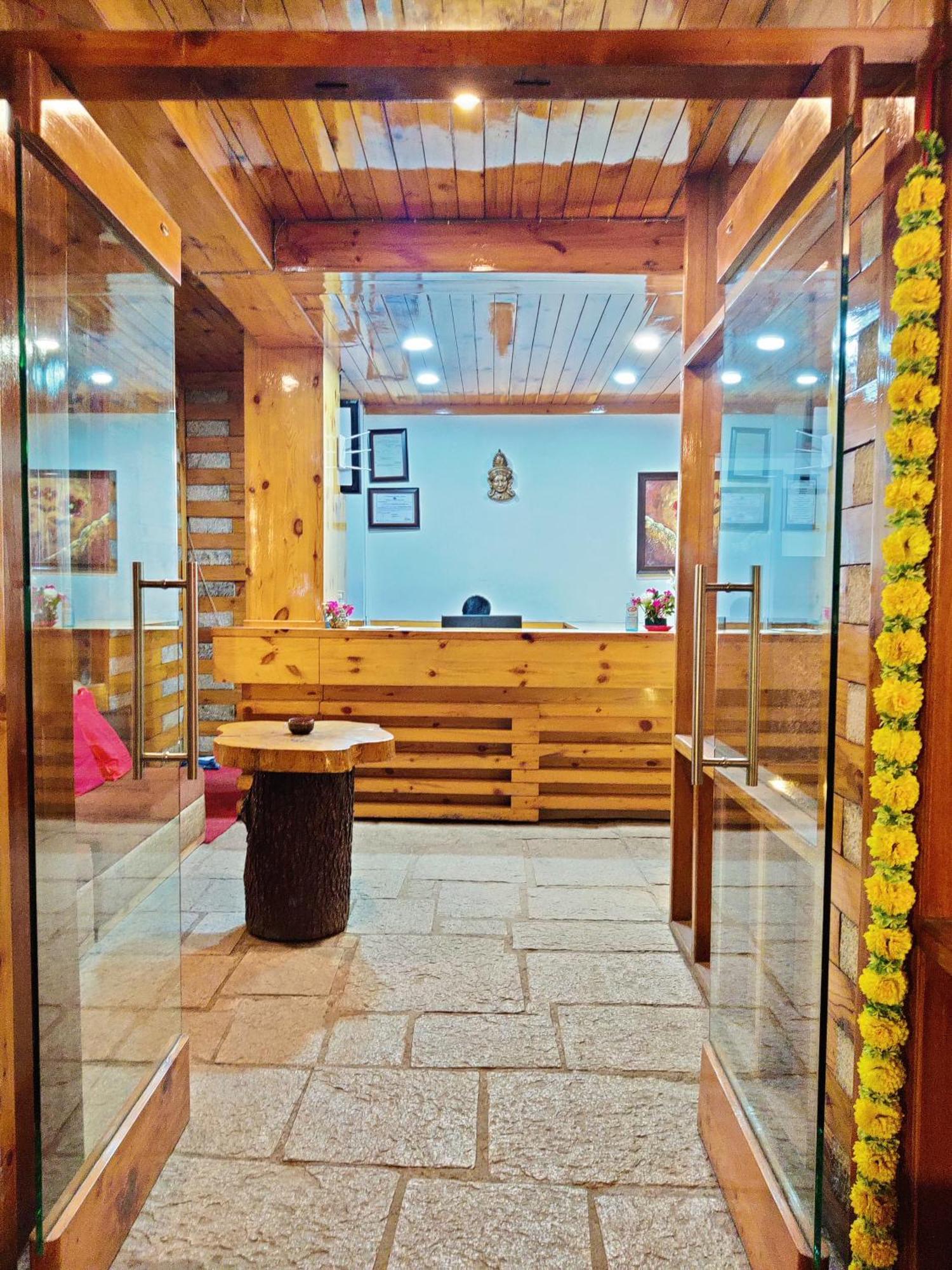 The Whispering Inn Resort And Bar Manāli Dış mekan fotoğraf