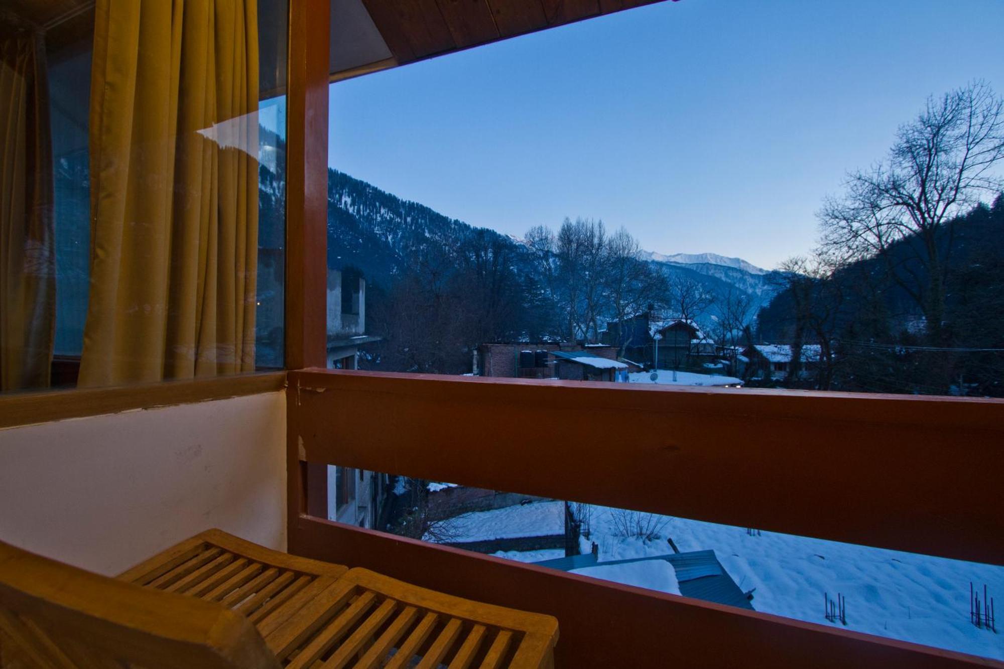 The Whispering Inn Resort And Bar Manāli Dış mekan fotoğraf