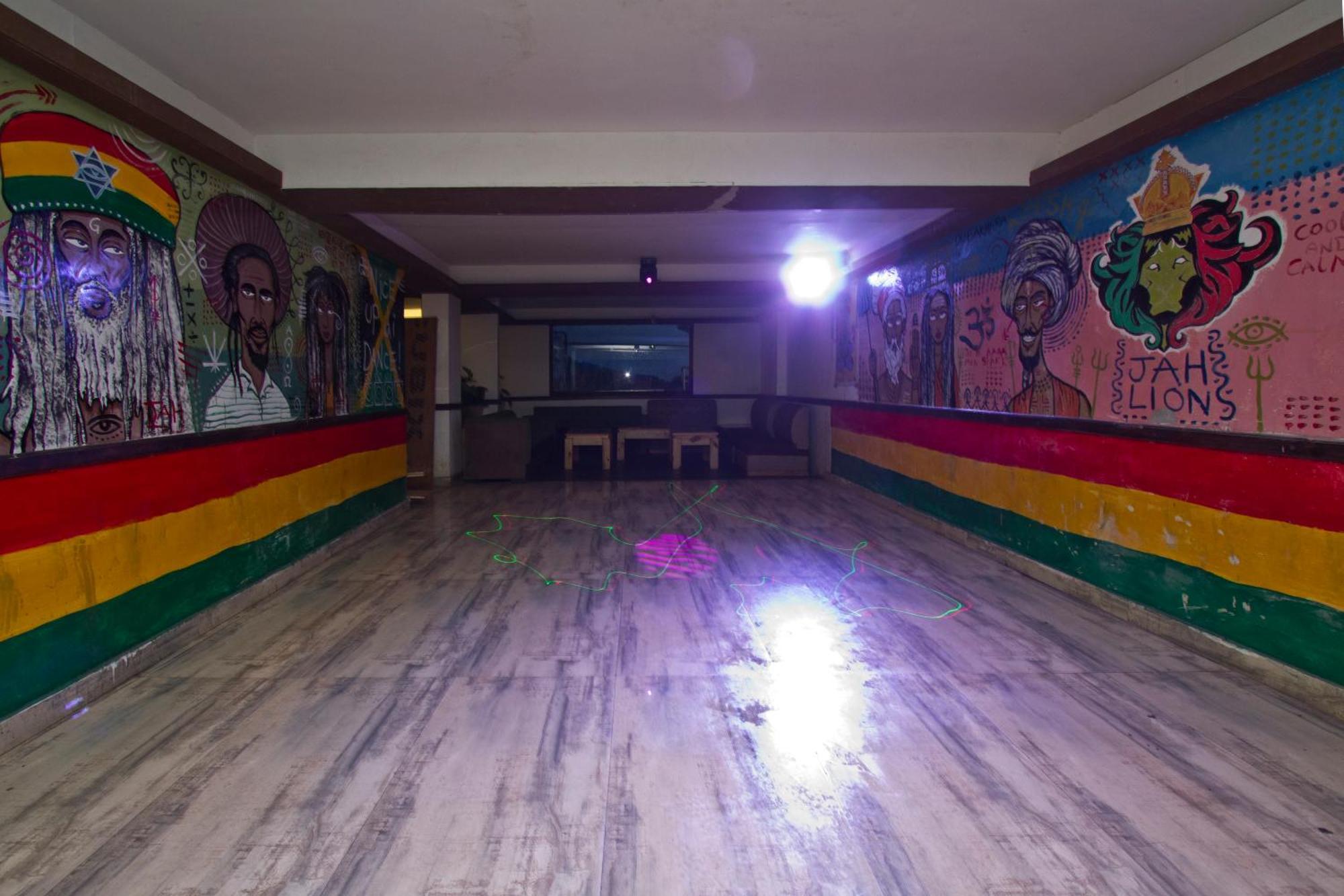The Whispering Inn Resort And Bar Manāli Dış mekan fotoğraf